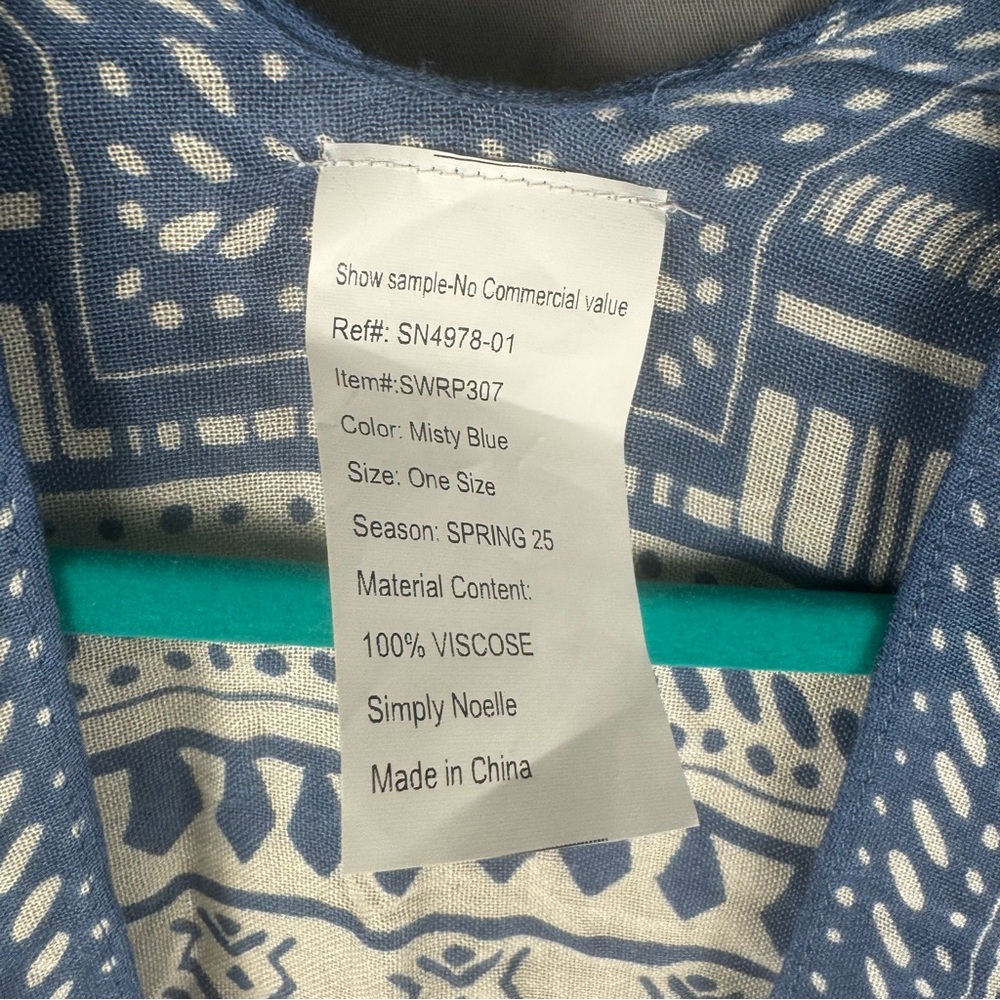 Blue and White Patterned Short Kimono Lightweight - Picture 4 of 5